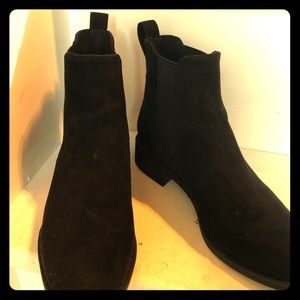 Black Chelsea boots